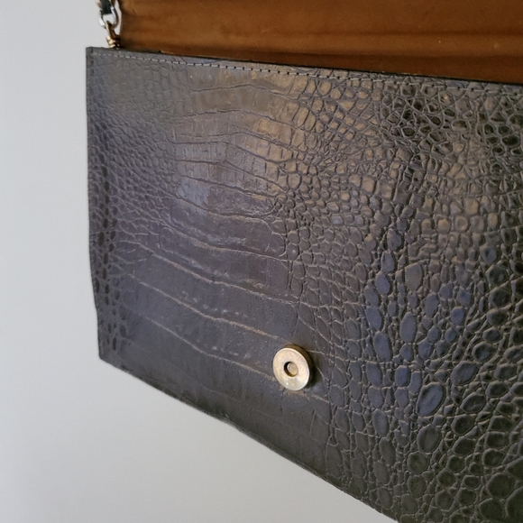 Vintage Gray Vinyl Faux Snakeskin Flat Envelope Purse with Chain - Picture 5 of 10